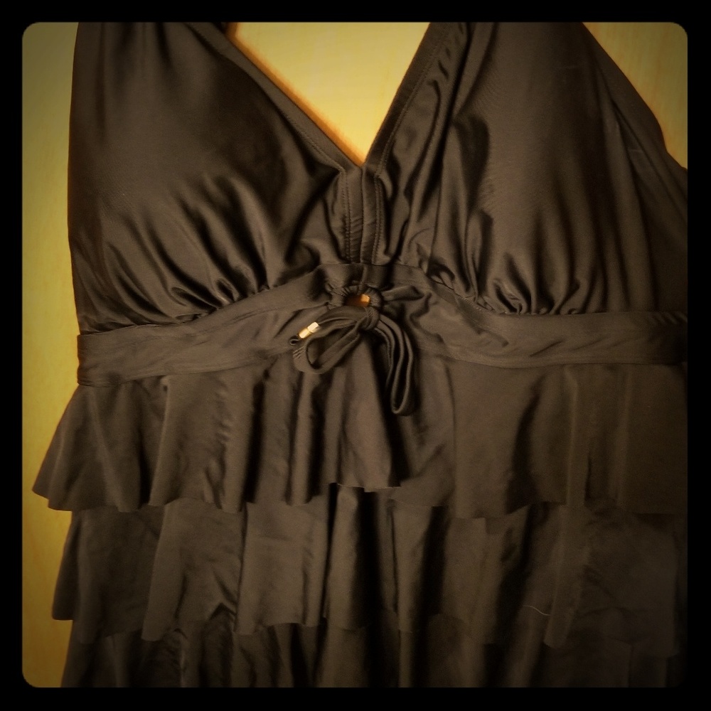 Black keyhole tankini top. With ruffles.